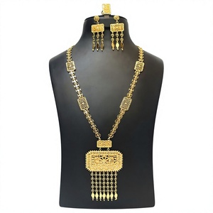 Conjunto de Collar, Pendientes y Anillo Chapados en Oro de 24K para Mujer, Diseño Clásico con Borlas Árabes, Joyería para Compromiso y Boda - Product Image 1