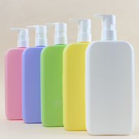 Bouteille de lotion et de shampoing en plastique mat givré carré HDPE avec logo imprimé sur soie personnalisé et fermetures pour les soins personnels