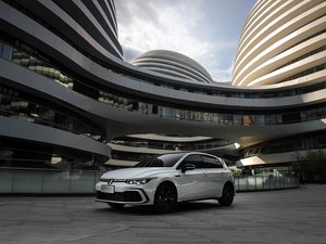 Volkswagen <span class=keywords><strong>Golf</strong></span> 300TSI <span class=keywords><strong>R</strong></span>-Line Modèle 2025 Nouveau véhicule à essence - Product Image 3