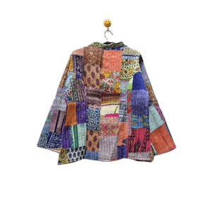 Veste en patchwork Kantha indienne faite à la main, 100% soie, réversible, pour l'été, avec décoration rayée, coupe douce et confortable, imprimé en coton - Product Image 2