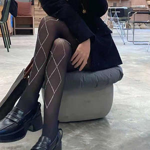 Kaos Kaki Berlian Imitasi Motif Rhombus Berkilau, Model C, Gaya Bintang, Fashion Terbaru, Hitam, Bahan Nylon Spandex, Hiasan Argyle, Hot Fix - Product Image 3
