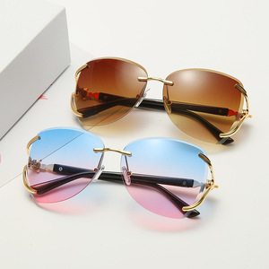 Nuevas <span class=keywords><strong>Gafas</strong></span> <span class=keywords><strong>de</strong></span> <span class=keywords><strong>Sol</strong></span> <span class=keywords><strong>de</strong></span> Lujo Sin Montura para Mujer, con Diseño <span class=keywords><strong>de</strong></span> Cabeza <span class=keywords><strong>de</strong></span> Zorro Metálica, Protección UV para Exteriores, Lentes <span class=keywords><strong>de</strong></span> Espejo con Diseño Oceánico - Product Image 2