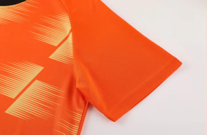 Tenue de football dégradée multicolore en tissu rafraîchissant, anti-transpiration et séchage rapide – Spécial tournoi d'été – Vente en gros personnalisée en gros volume - Product Image 2