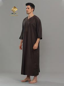 Vêtements de prière décontractés pour hommes musulmans, style national, robe longue élégante, douce, avec de belles couleurs. - Product Image 2