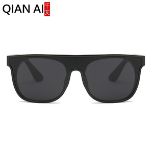 Gafas de sol unisex Qianai con montura grande, diseño irregular, lentes con protección UV 100%, para viajes, ciclismo, moda y conducción. - Product Image 1