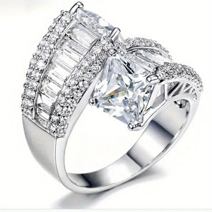 Anello di Lusso a Forma di Trapezoide con Zirconi per Donne, Gioiello da Dito Scintillante e Alla Moda - Product Image 1