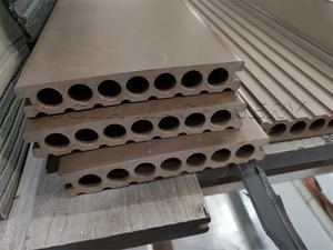 خط بثق ألواح أرضيات طرادات وأرضيات من مركبات الخشب البلاستيكي الأسمنتة للفناء والأرضيات، أرضيات ذات شرفة خشبية مغطاة تلقائيًا من BOGDA - Product Image 4