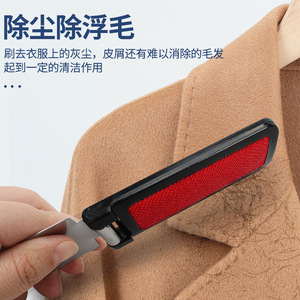 Brosse à vêtements portable avec capuchon métallique, brosse à manteau pliable, dépoussiéreur pour vêtements en laine, nécessités quotidiennes domestiques - Product Image 1