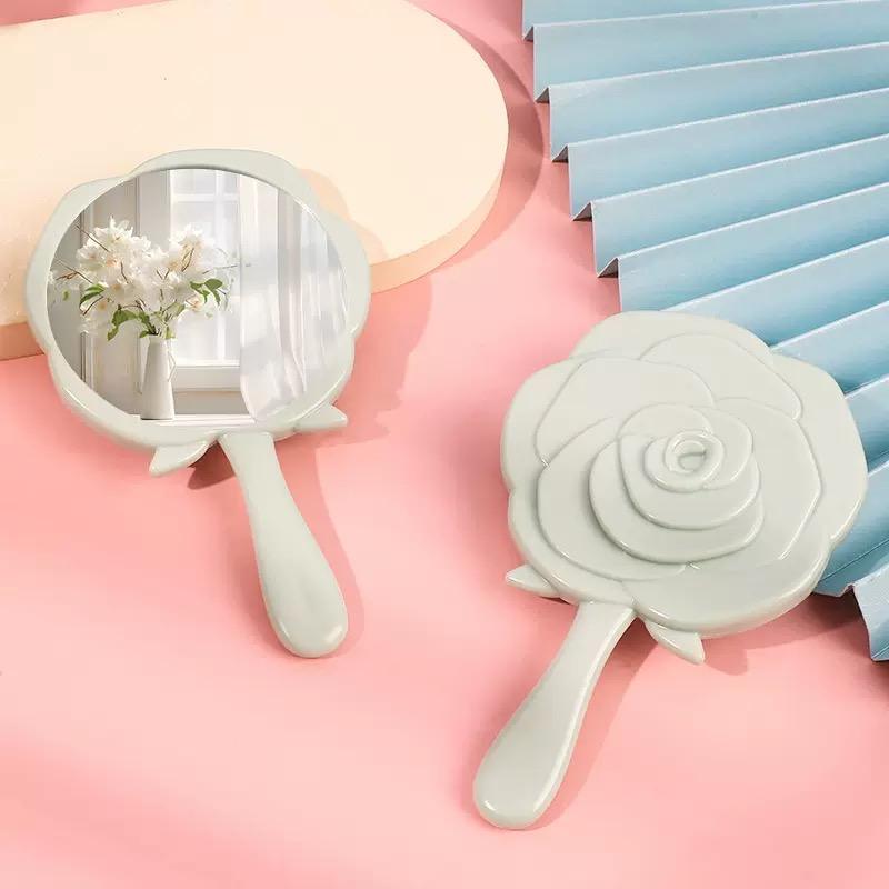 สีเขียวอ่อน