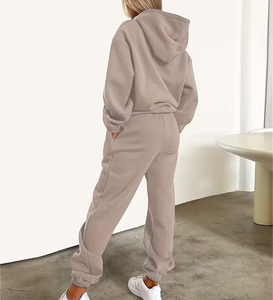 Conjunto Deportivo de Invierno Personalizado 100% Algodón para Mujer, Sudadera Holgada de Cuello Redondo y Pantalones Deportivos de Felpa, Chándal para Mujer - Product Image 3