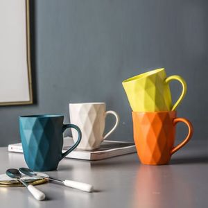 Mug en céramique de qualité supérieure, couleur unie, motif losanges en relief, tasse en céramique simple - Product Image 6