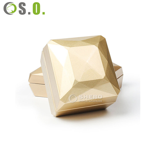 Boîte à bijoux en plastique avec logo personnalisé, éclairage LED, pour collier, bracelet, boucles d'oreilles et bague, en or blanc et rouge, vente en gros - Product Image 6