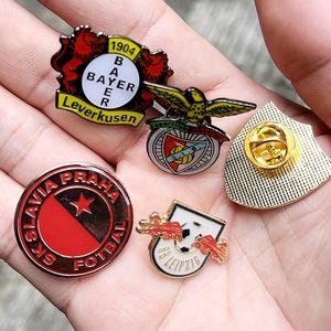 Broche en métal en résine époxy avec logo des clubs <span class=keywords><strong>de</strong></span> football Milan, <span class=keywords><strong>Paris</strong></span>, Liverpool, Inter Milan, cadeau commémoratif pour l'anniversaire des enfants - Product Image 4