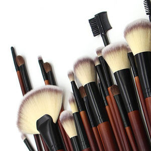 Juego de 26 Brochas de Maquillaje Profesionales de Venta Caliente, Pelo Natural, Mango de Madera, Cerdas Planas Súper Suaves para Aplicación en Rostro y Labios - Product Image 3