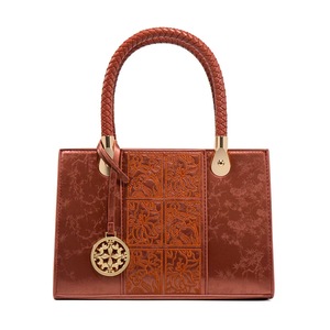 La Madre de la Novia Tradicional China Prefiere un Estilo Elegante y Clásico. - Product Image 1