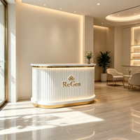 Comptoir de réception blanc incurvé avec éclairage LED, comptoir d'accueil moderne de luxe pour salon de beauté, spa, boutique, avec logo personnalisé