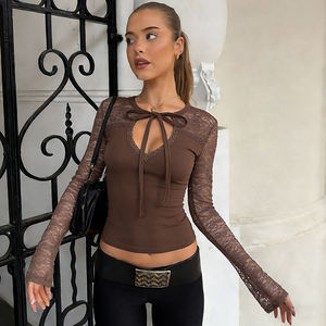 Camiseta de punto acanalada con cuello en V y cordones - Top de punto transpirable de corte ajustado y sofisticado con inserción de encaje y detalle de lazo - Product Image 4