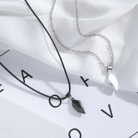 KISSWIFE Collier Magnétique Deux Âmes Un Cœur Pendentif Aimant Créatif en Pierre Souhaitée pour les Couples Amoureux Cadeau