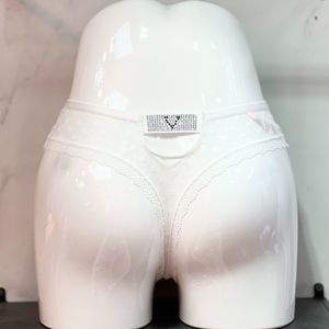 กางเกงชั้นในผู้หญิงสีพื้นปักลายลูกไม้ <span class=keywords><strong>Victoria</strong></span>'s <span class=keywords><strong>Secret</strong></span> แบบเว้ารูปตัววีประดับเพชร ลูกไม้เซ็กซี่แบบจีสตริง - Product Image 3