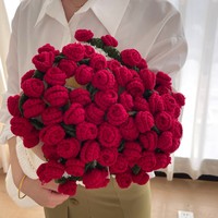 Couverture en acrylique tricotée ronde pliée personnalisée OEM, rose verte et rouge, pour la Saint-Valentin, utilisation à domicile en toutes saisons, finition