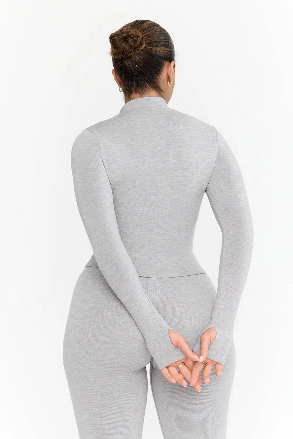 Großhandel Damen Activewear Daumengrauben-Yoga-Jacken Nylon weiche gerippte Oberteile nahtlose Slim Fit Reißverschluss-Langeärmelige Fitnessjacke