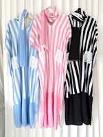 Robe Abaya Kaftan rayée à col en V pour femmes avec poches en dentelle, coupe ample, robe longue musulmane, écharpe assortie, ensemble 2 pièces