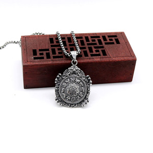 Yunnique Collar con colgante del zodiaco de acero inoxidable, diseño geométrico dorado de dos tonos, joyería unisex - Product Image 2