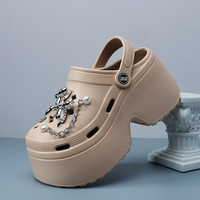 Nouvelle mode populaire toboggan extérieur sabots de jardin décorations de chaussures en métal sandales à breloques plate-forme sabots et mules d'été pour femmes filles