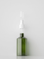 Flacon de lotion tonique cosmétique en PET vert de 200 ml avec épaule inclinée et pompe pulvérisatrice, impression UV/sérigraphie du logo