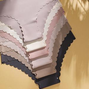 Lot de 6 culottes sans couture en soie glacée pour <span class=keywords><strong>femme</strong></span>, respirantes, invisibles, style bikini, couleur unie, bord festonné, sensation seconde peau - Product Image 3