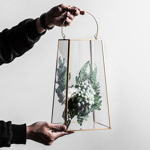 Portacandele Geometrico in Ferro e Vetro a Forma di Trapezio, Terrario Sospeso, Centrotavola per Interni ed Esterni, Vaso Decorativo - Product Image 3