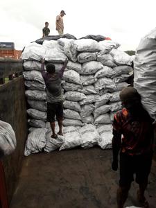 Prix bas et éco-frendly charbon de bois poussière briquette narguilé coquille de noix de coco noir charbon de bois Pohacee charbon de bois naturel noir 25*25*25mm - Product Image 2