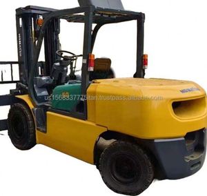 Montacargas Komatsu Original de 5 Toneladas y 3 Metros, Modelo FD50 con Dos Mástiles, Excelente Rendimiento - Product Image 1