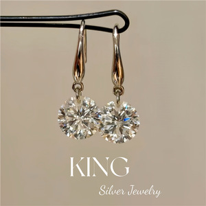 Pendientes de Plata de Ley 925 con Moissanita Plateada, Corte Redondo, para Uso Diario - Product Image 1