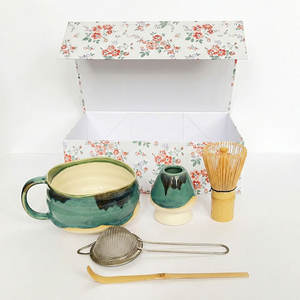 ชุดชามาชาเซรามิกพร้อมที่ตีชาเซนไม้ไผ่ บรรจุภัณฑ์พร้อมโลโก้ OEM <span class=keywords><strong>ราคา</strong></span>ขายส่ง - Product Image 1