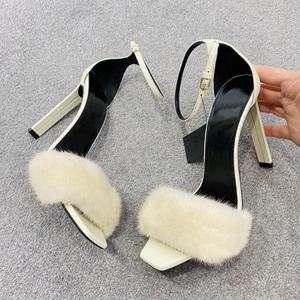 Sandales à talons hauts personnalisées pour femmes, en fourrure, à bout carré, talons aiguilles, pour mariages et soirées d'été, semelle intérieure en caoutchouc EVA - Product Image 5