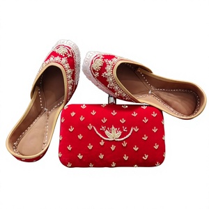 Calzado Clásico de Diseño Tradicional en Cuero Genuino, Impermeable, para Todas las Temporadas, Zapatos Elegantes Hechos a Mano en Rajastán - Product Image 5