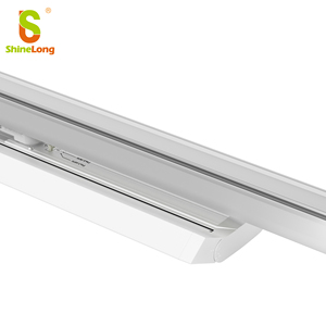 Adaptador de 4 Cables y 3 Circuitos para Riel de Iluminación Comercial de Alto Rendimiento, 150 o 185 Lm/W (UGR<22 UGR<19, UGR<16), Potencia Ajustable - Product Image 4
