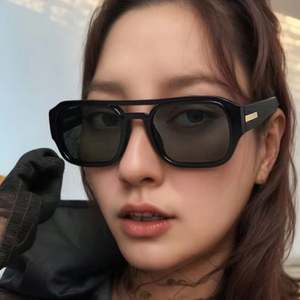 Lunettes de soleil rétro polygonales carrées pour femmes, personnalisables avec logo, UV400, double pont, collection 2025 - Product Image 1