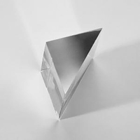 Prisme triangulaire à angle droit isocèle de 90 degrés Revêtement AR Verre optique BK7/K9 avec ouverture transparente de 90% pour projecteur optique