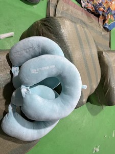 JY bantal perjalanan grosir murah Logo kustom untuk bantal leher perjalanan yang dipersonalisasi untuk tidur di pesawat - Product Image 3