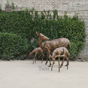 Sculpture de cerf en bronze grandeur nature TREVI, tête levée, cerf couché, chèvre couchée, pour la décoration de jardin et de la faune. - Product Image 4