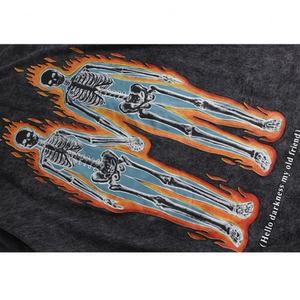 T-shirt en coton 100% éco-responsable, imprimé à l'écran, surdimensionné, avec logo personnalisé, style Harajuku vintage rétro, crânes enflammés, pour hommes - Product Image 3