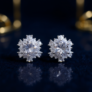 Boucles d'oreilles clous fleur en or blanc, argent 925, cristaux et strass sertis griffe, classiques pour femme, usage quotidien - Product Image 2