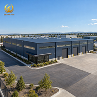 Entrepôt préfabriqué en structure métallique, bâtiment de stockage logistique, bâtiment industriel en métal avec espace de bureau