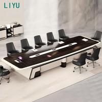 Table de conférence moderne en panneaux de bois Liyu avec base épaissie de forme rectangulaire pour salles de réunion de bureau