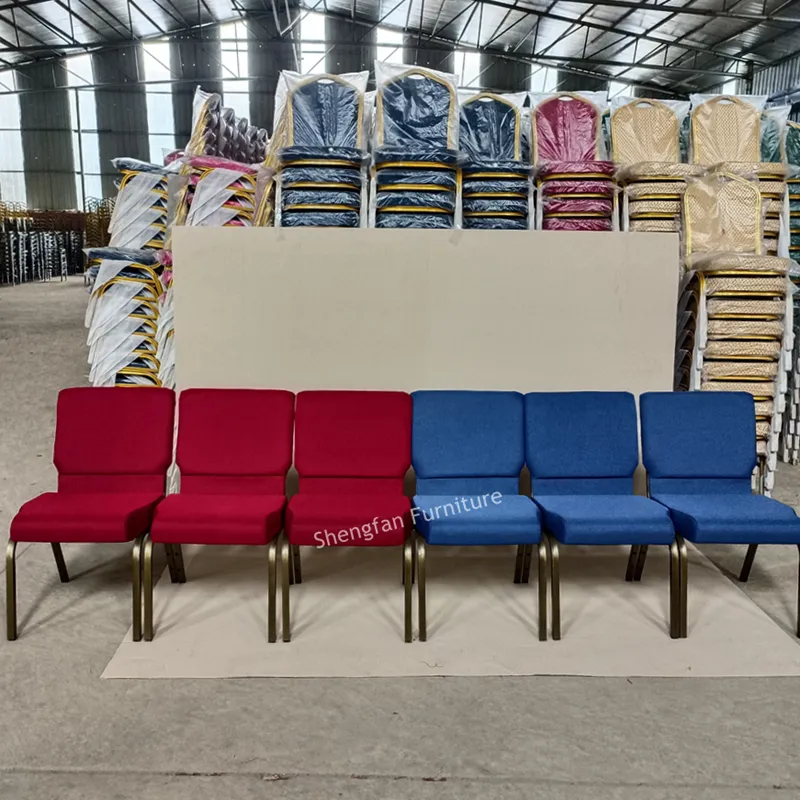 Vente en gros de chaises d'église modernes et populaires à la mode, chaises d'église empilables de 21 pouces à vendre