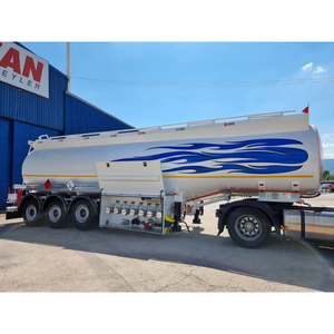 Semirremolque Cisterna de Combustible Harsan de 30000 Litros, 3 Ejes, 6 Ruedas, Tanque de Acero al Carbono para Transporte de Petróleo, Diésel y Gasolina - Product Image 1