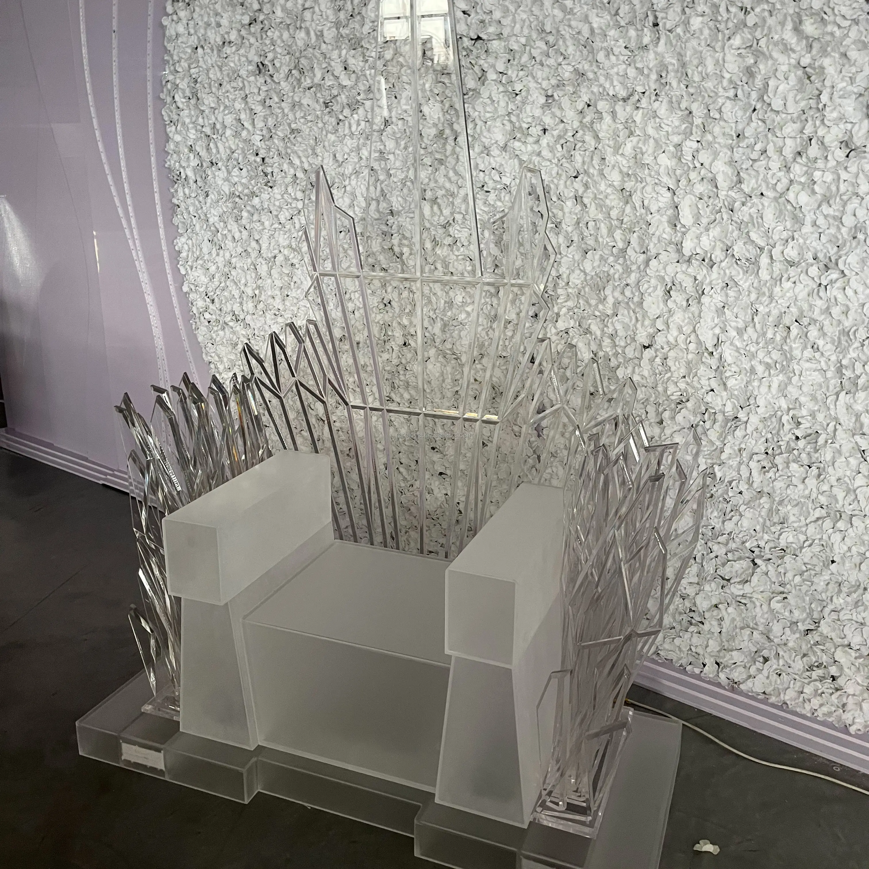 豪華なキングとクイーンの透明な椅子イベント結婚式の玉座の椅子