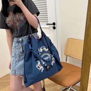 <span class=keywords><strong>Filet</strong></span> de sélection stricte Red Horse Embroidery Ballchain Sac à bandoulière fourre-tout promotionnel écologique et élégant - Product Image 2